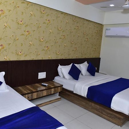 Hotel Lake Palace Amhedabad Dış mekan fotoğraf