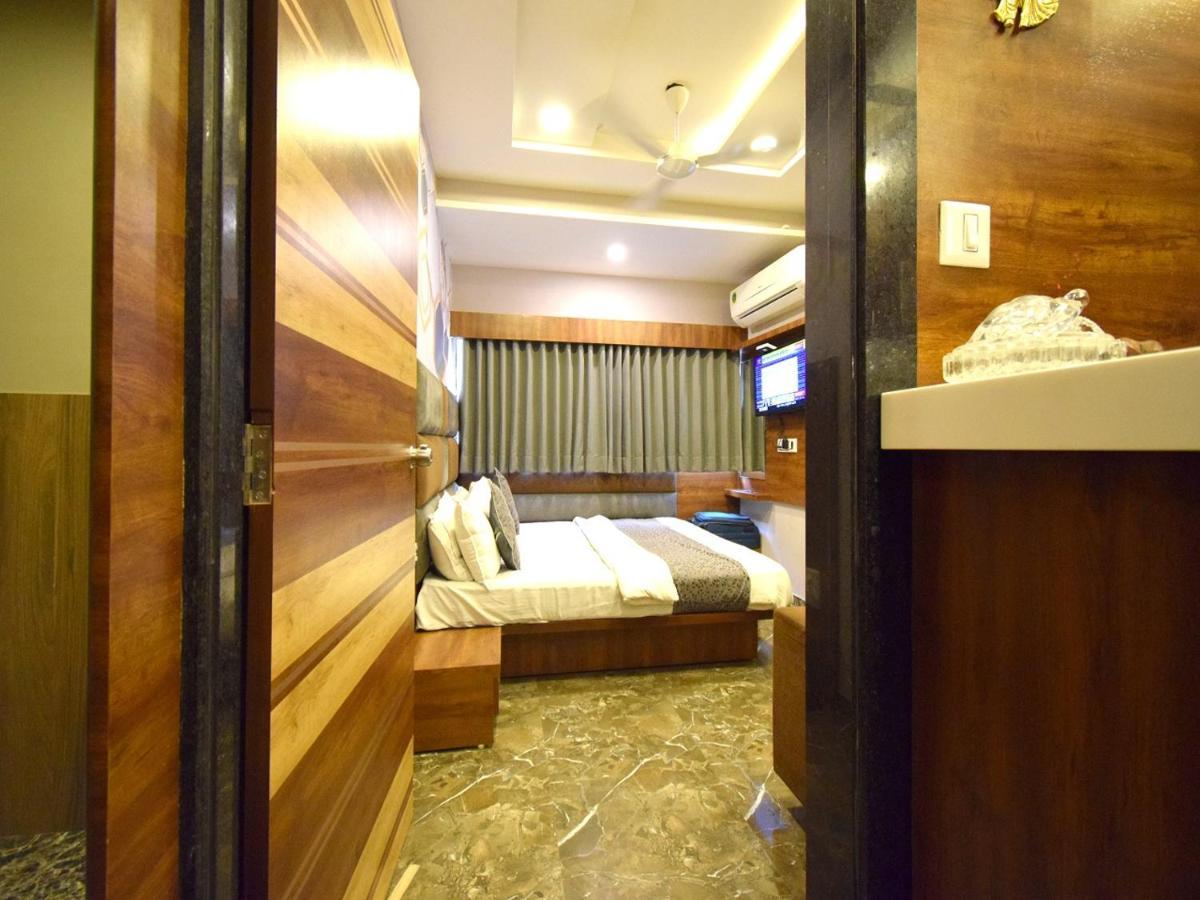 Hotel Lake Palace Amhedabad Dış mekan fotoğraf
