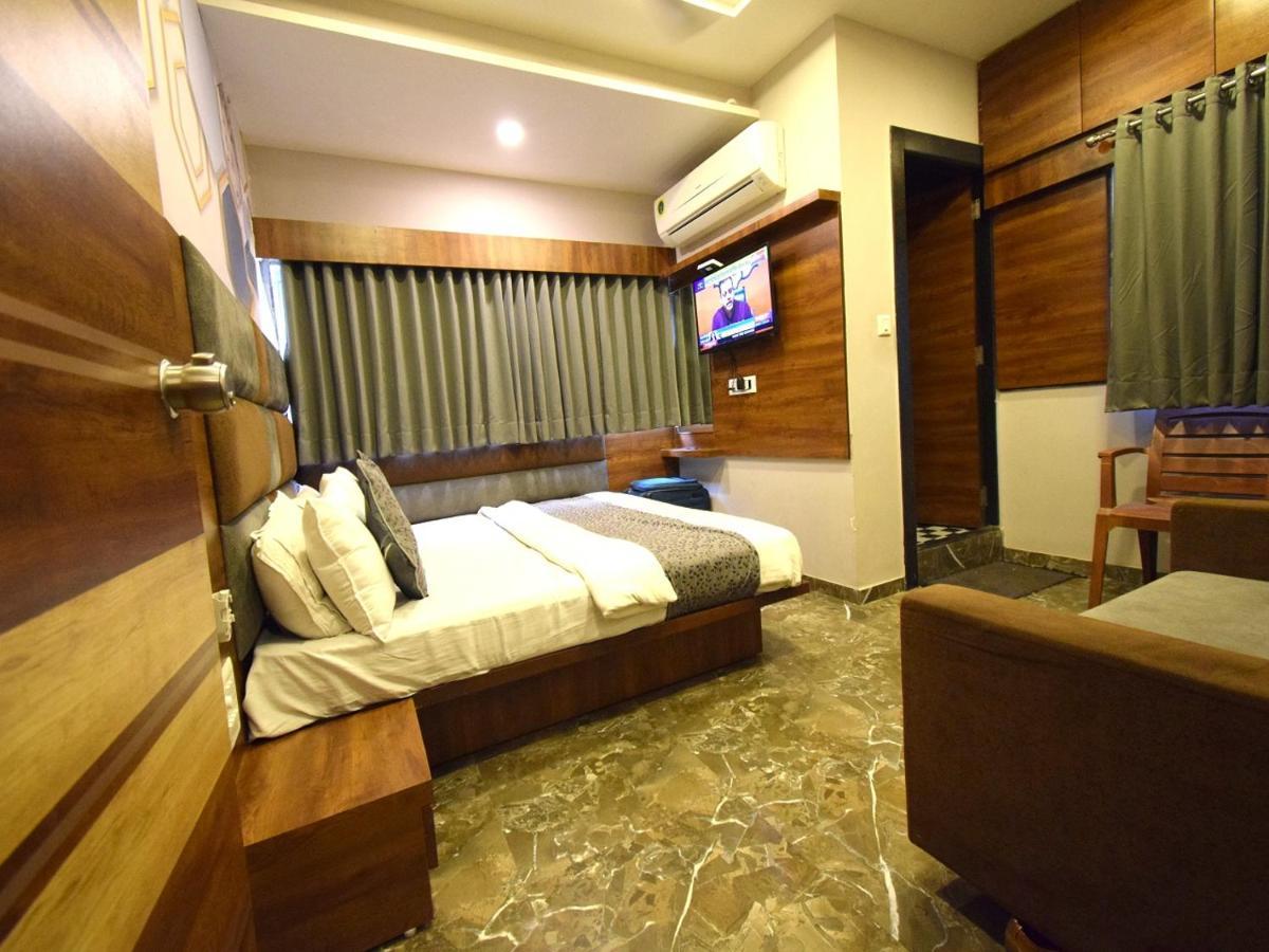 Hotel Lake Palace Amhedabad Dış mekan fotoğraf