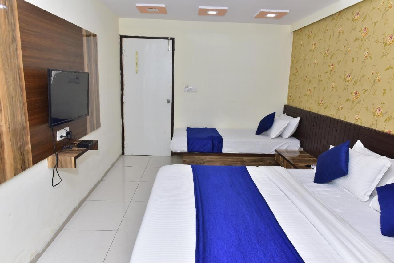 Hotel Lake Palace Amhedabad Dış mekan fotoğraf