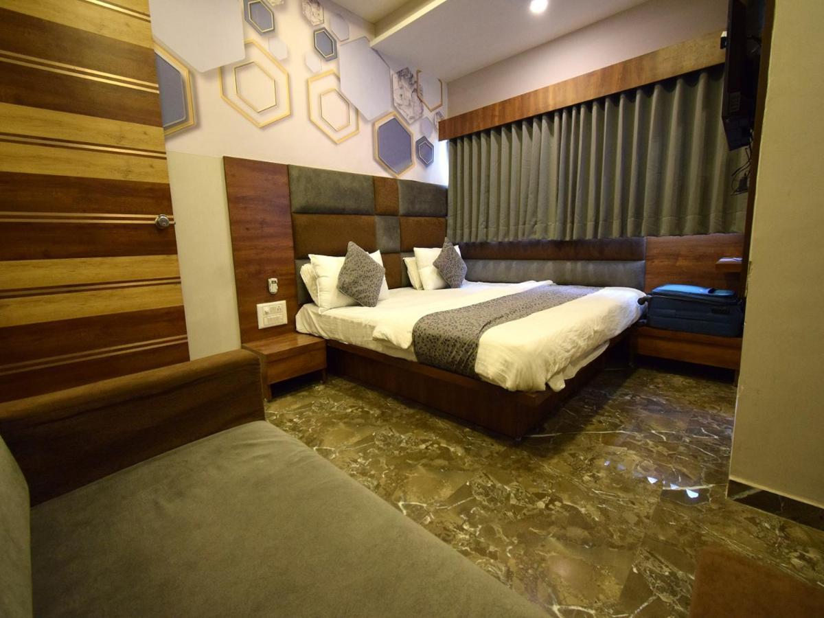 Hotel Lake Palace Amhedabad Dış mekan fotoğraf