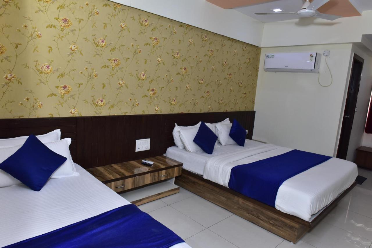 Hotel Lake Palace Amhedabad Dış mekan fotoğraf