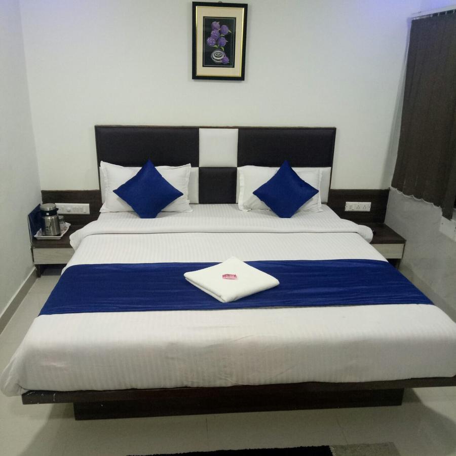 Hotel Lake Palace Amhedabad Dış mekan fotoğraf