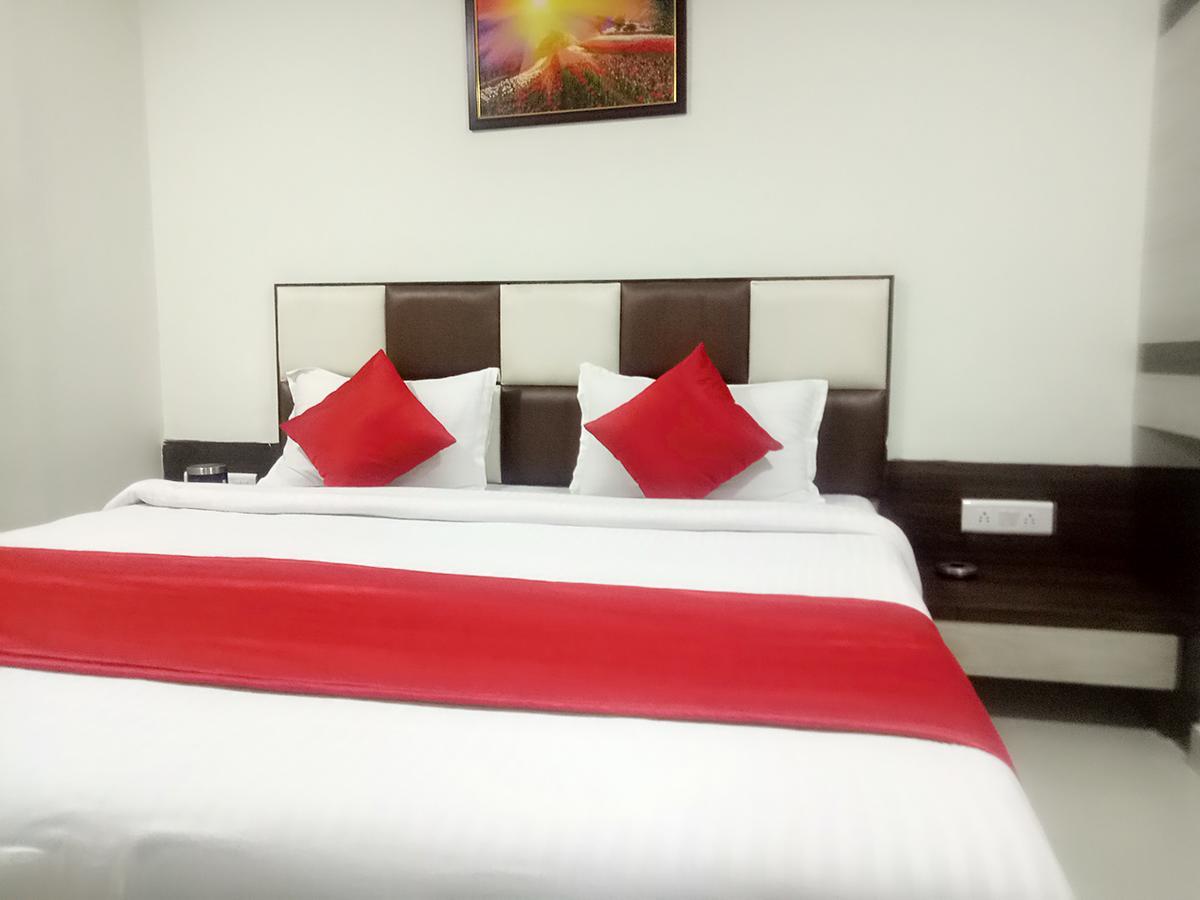 Hotel Lake Palace Amhedabad Dış mekan fotoğraf